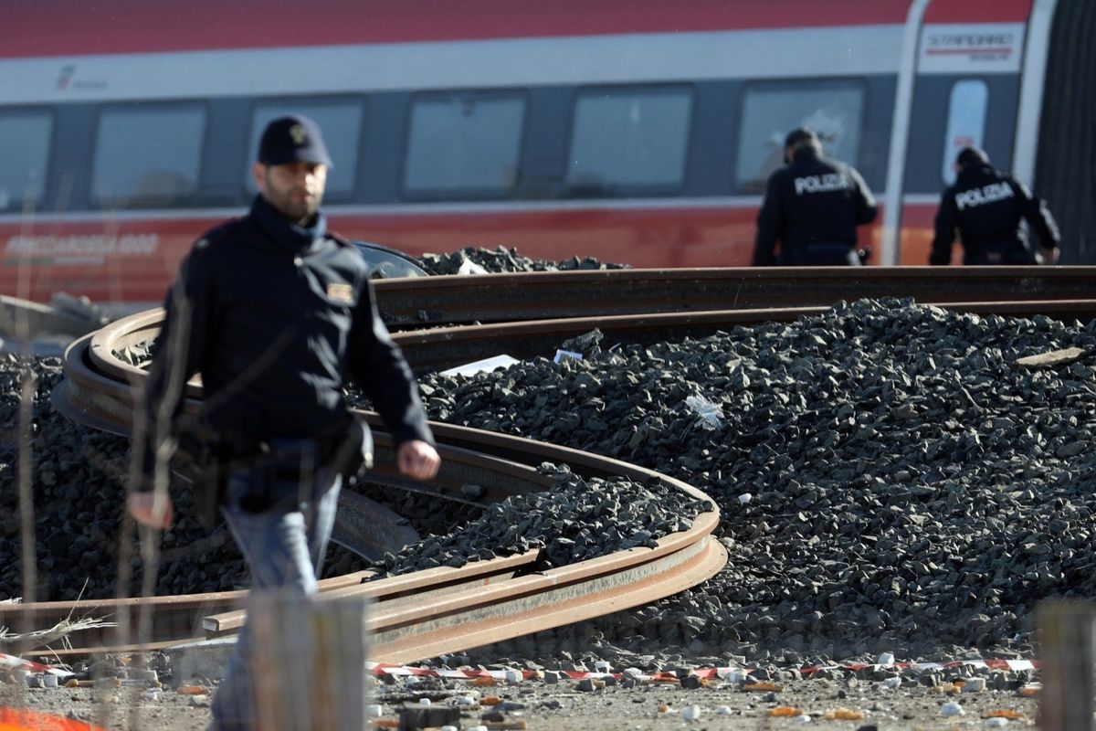 Tragedia sull’Alta velocità, due morti Il pm: «Uno scambio fuori posizione»