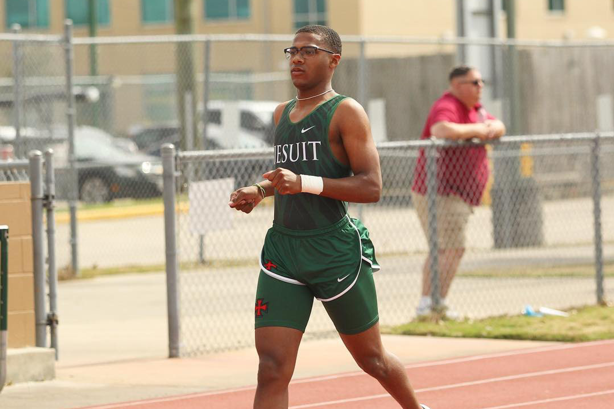 VYPE U: Strake Jesuit 4x400 Cornerstone Signs with Duke