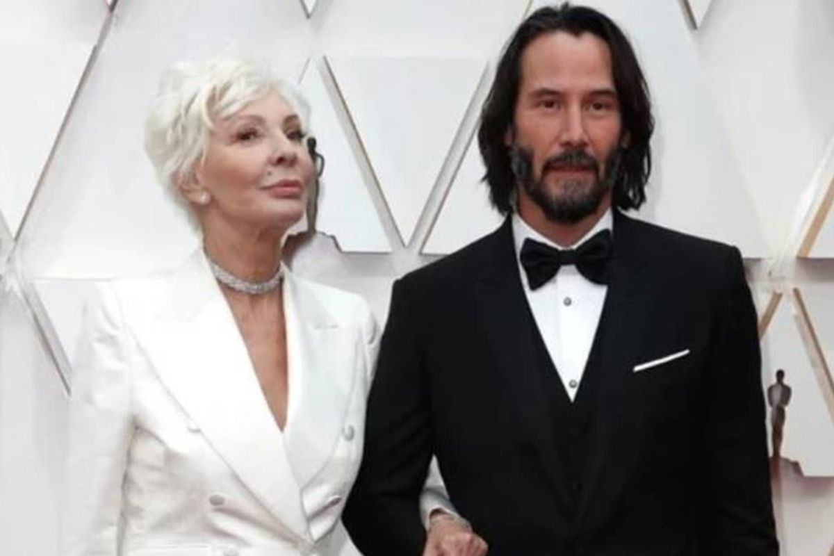 Keanu Reeves wins 'Best Son' on the red carpet for bringing his mom to the Oscars