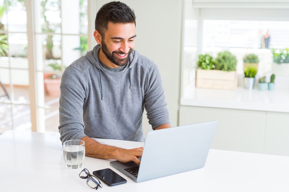 Man reaching out to hiring manager on LinkedIn