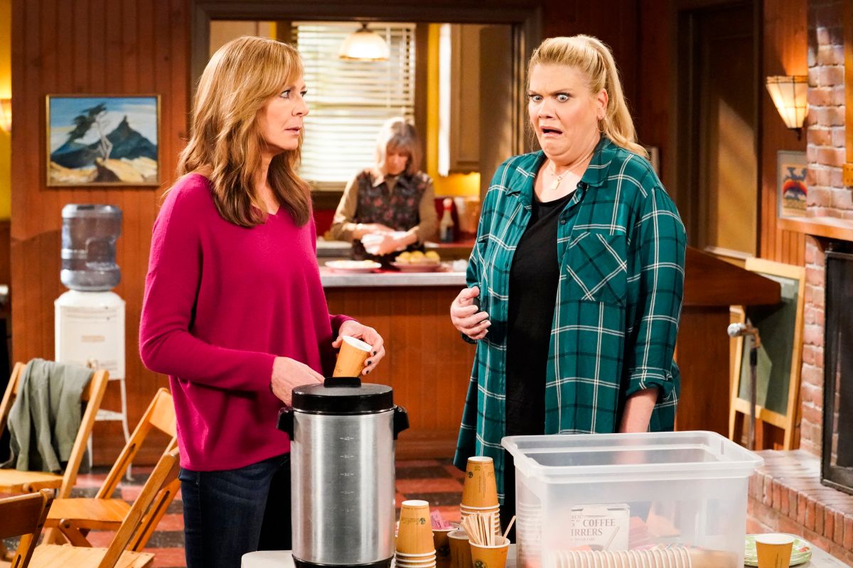 Allison Janney and Kristen Johnston on the set of TV show Mom.