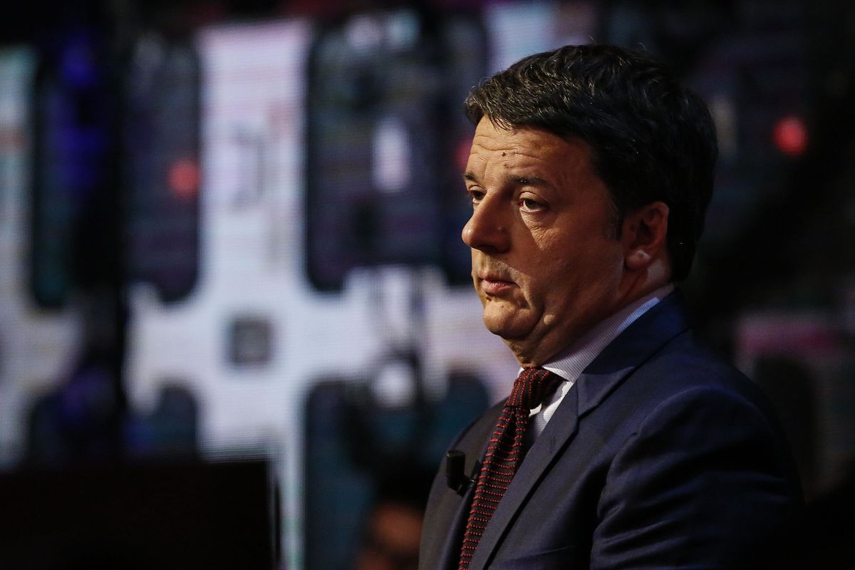 Renzi batte i pugni, però è disperato e cerca una sponda nel centrodestra