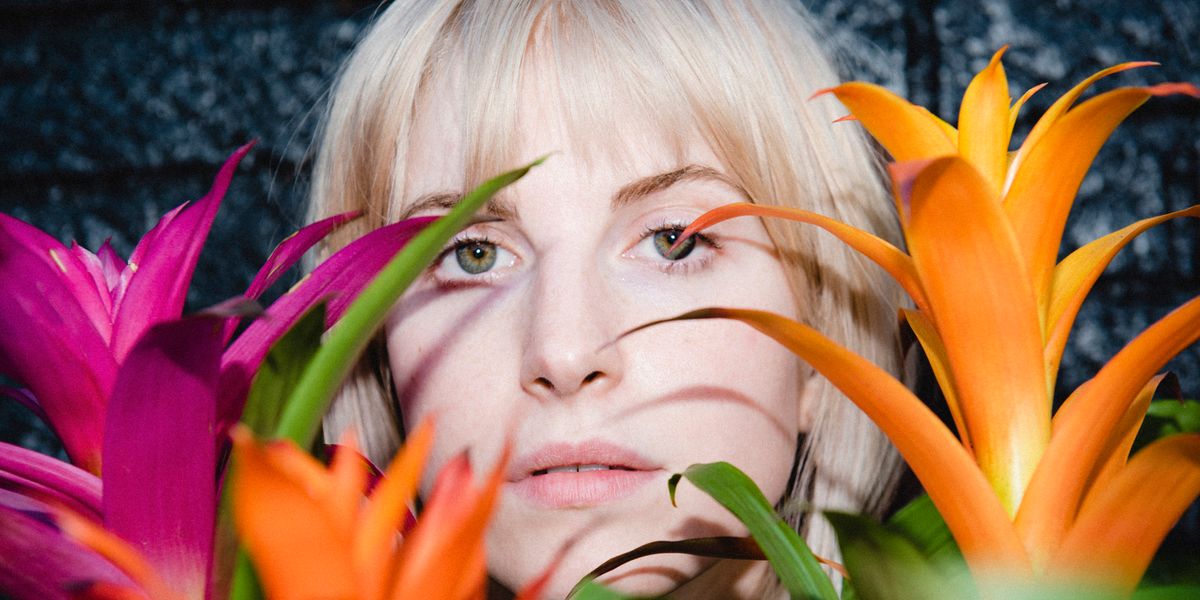 Paramore's Hayley Williams Goes Solo In 'Simmer'