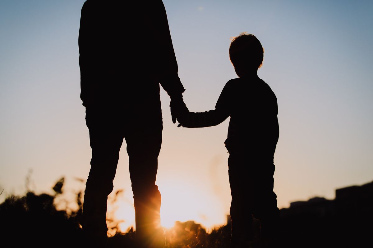 Papà assediato dai servizi sociali: «Vogliono portare via i miei figli»