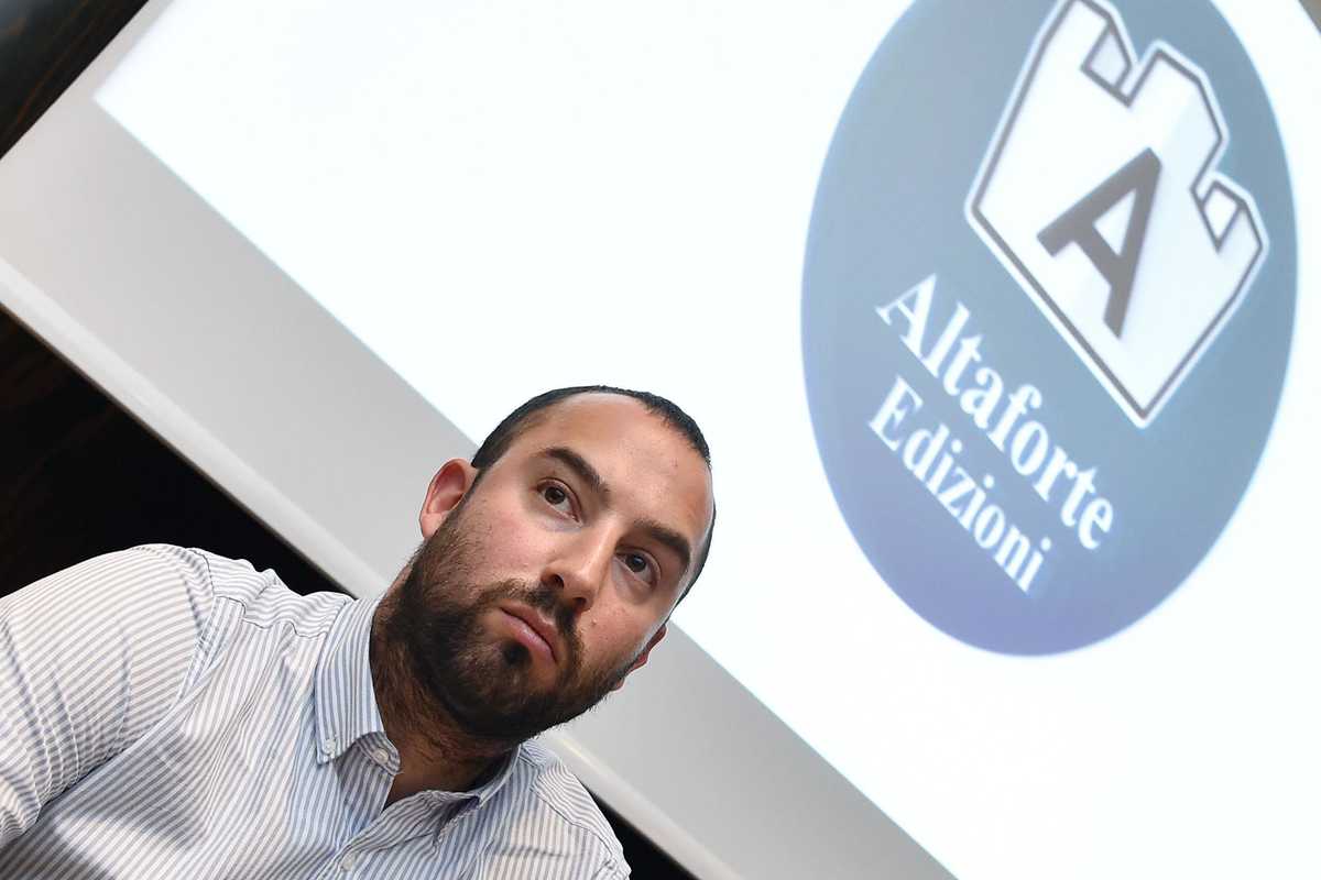 Il Salone del libro ipocrita censura due volte. Manda l’invito ad Altaforte poi lo ritira: «Un errore»