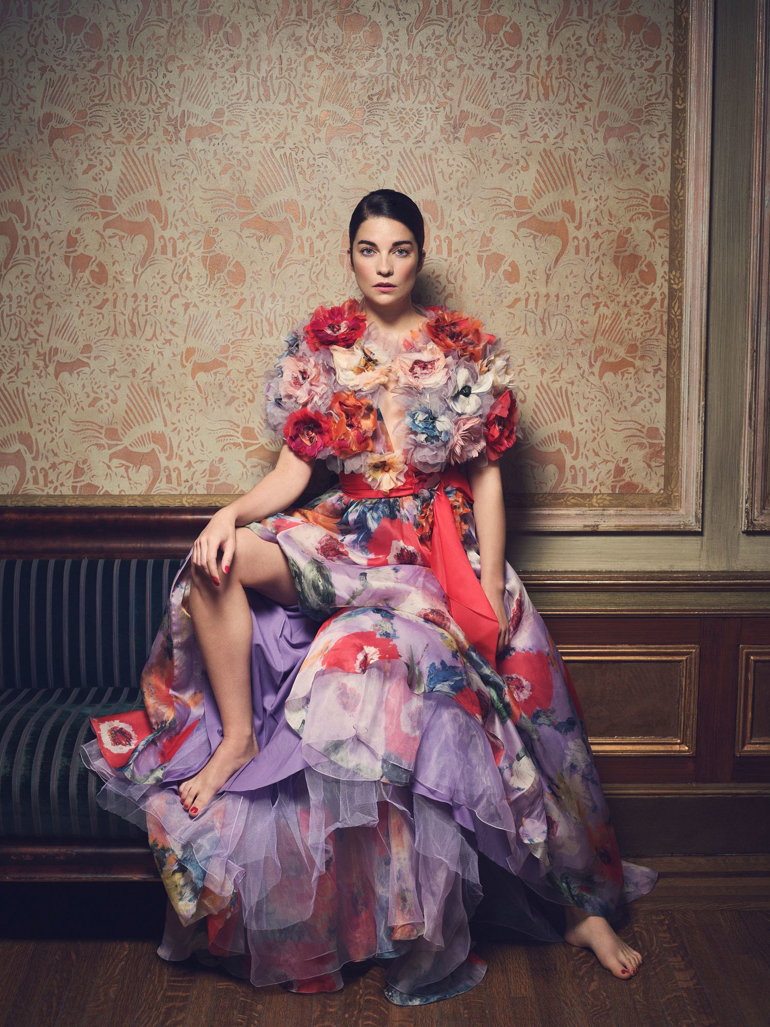Actress Annie Murphy is beautiful flower-embellished gown.