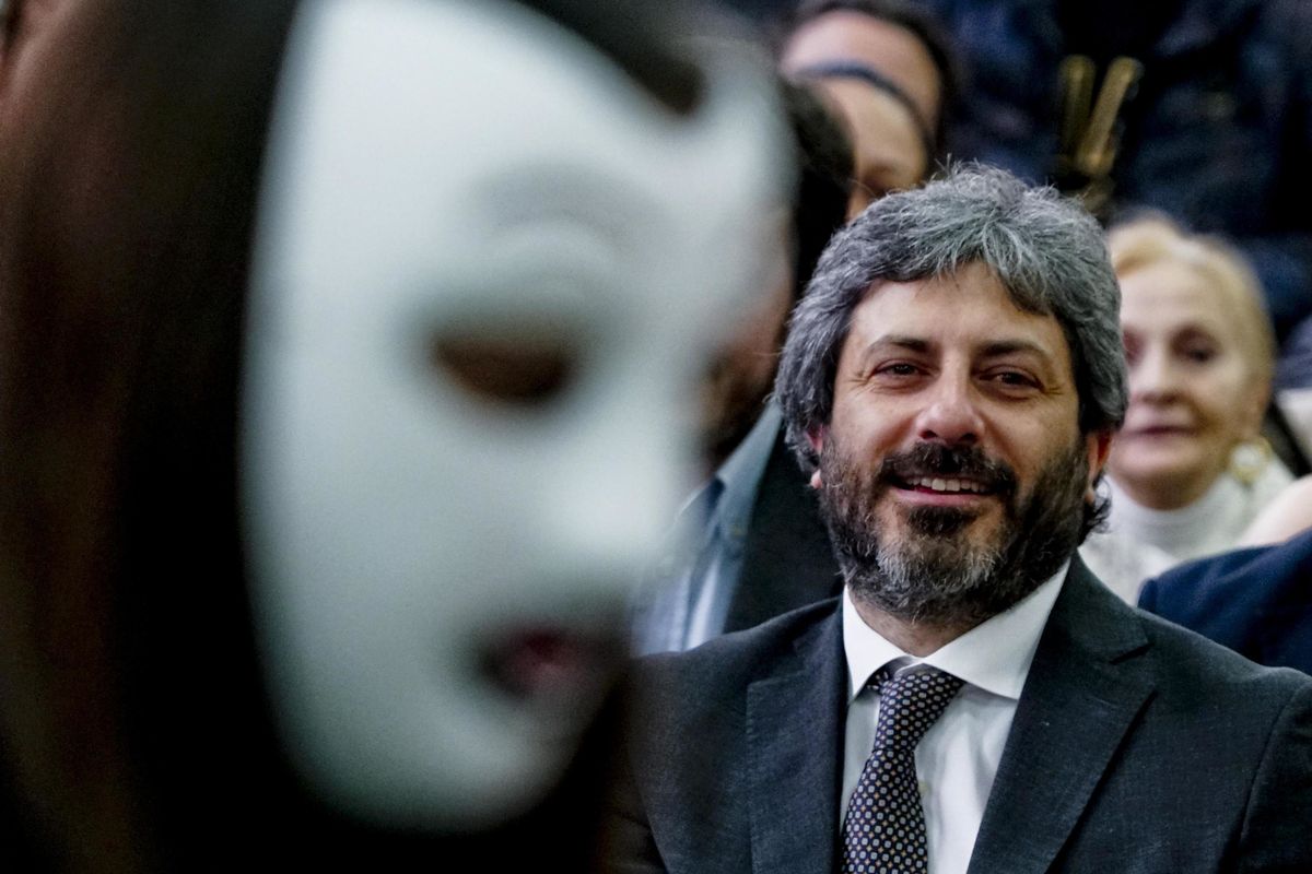 Congiura a pizza e Fico per scalzare Di Maio