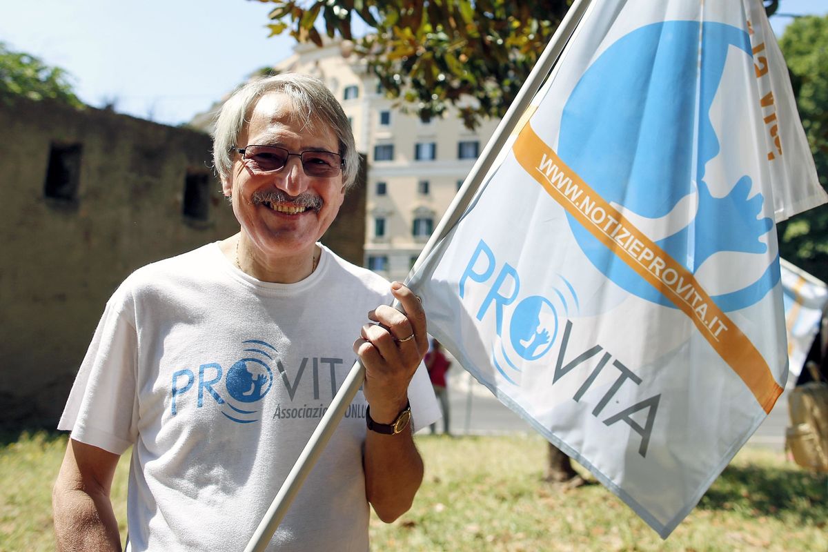 Christian day, Toni Brandi dal palco: «Altro che omotransfobia, è la cristianofobia il vero allarme»