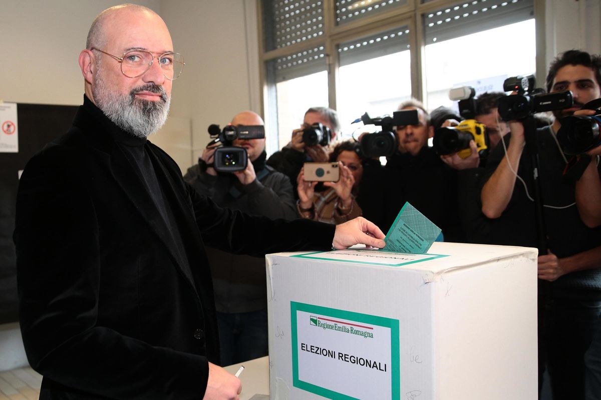 Bonaccini si tiene l’Emilia aggrappandosi con le unghie (e nascondendo il Pd)