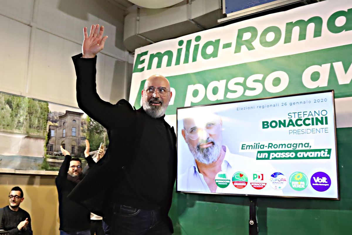 Il fortino rosso trema ma non crolla