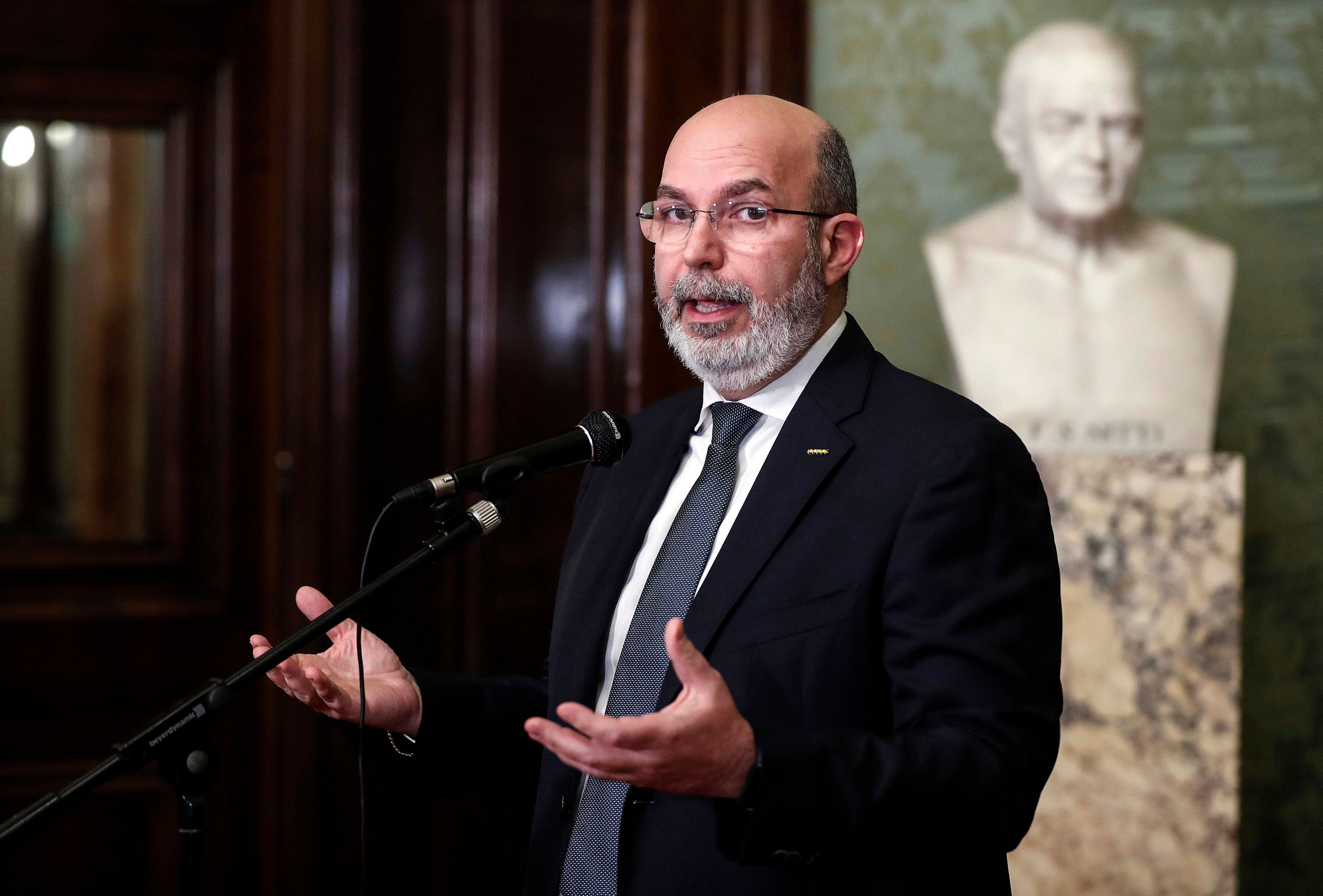 Crimi stronca il piano di premier e Pd: «Non cambia nulla»