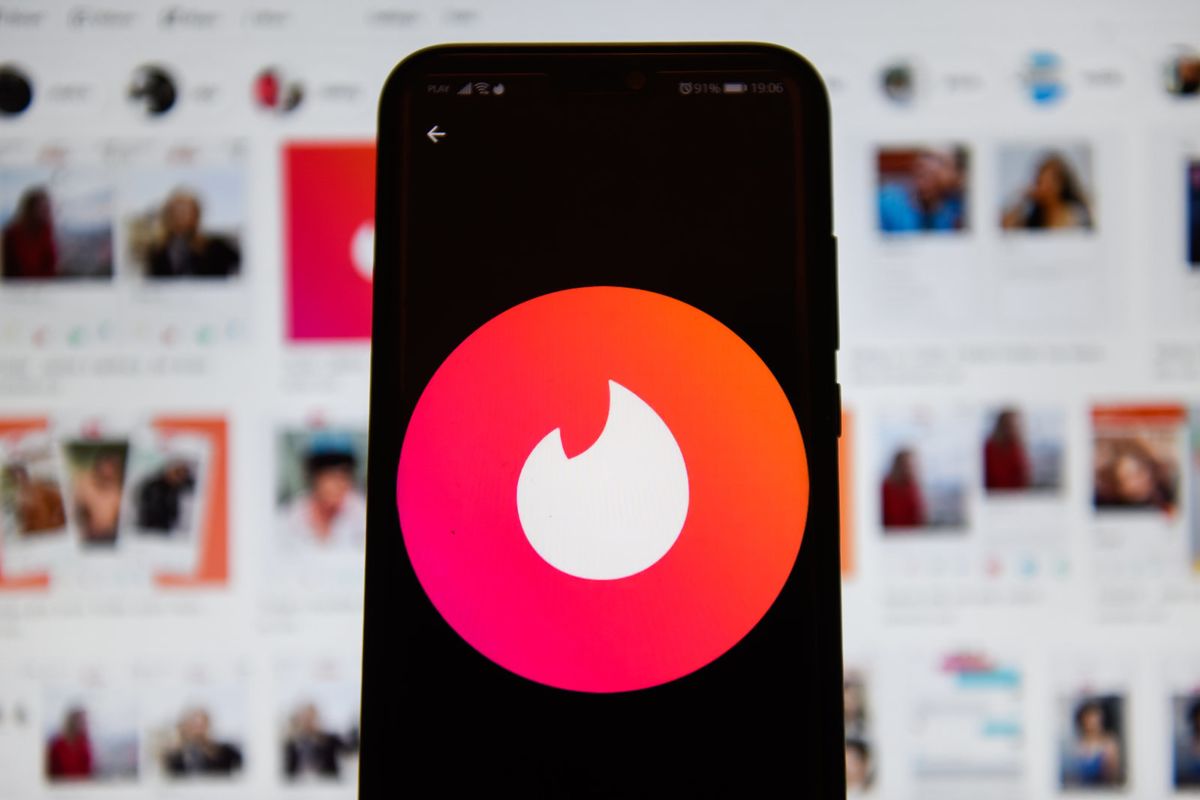 Tinder is adding a 'panic' button to help address the safety anxiety of first dates