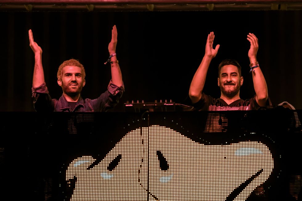 How to write a story about a shipwreck picture