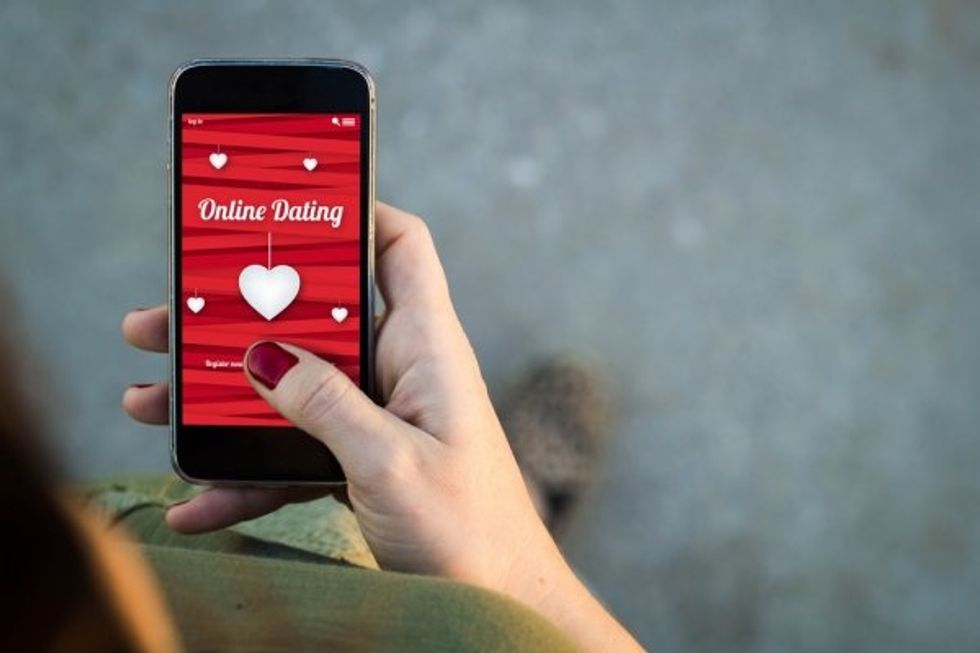 My Love/Hate Relationship With Tinder (And Other Dating Apps)