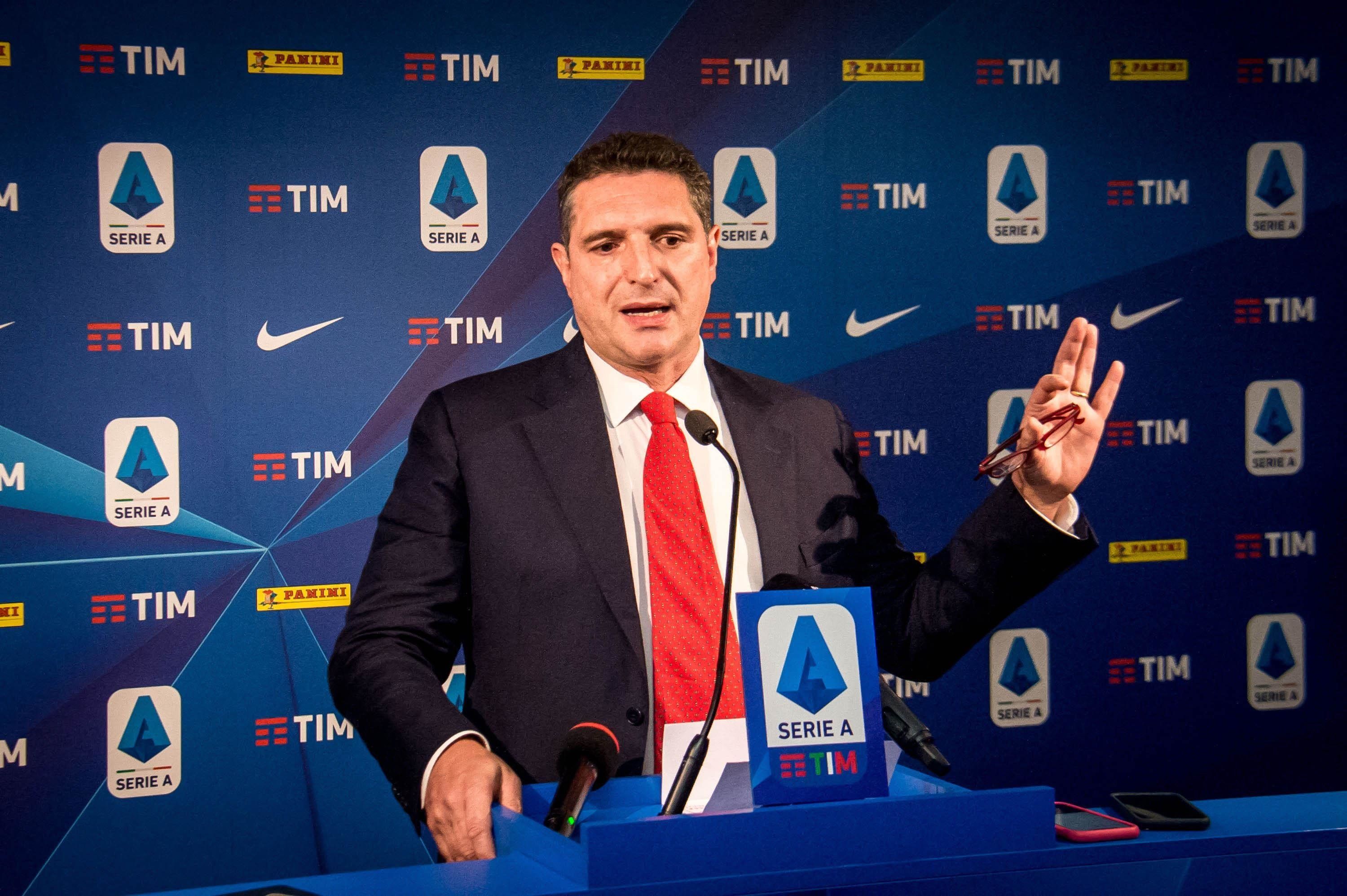 Un pugno di club vuole la testa di De Siervo