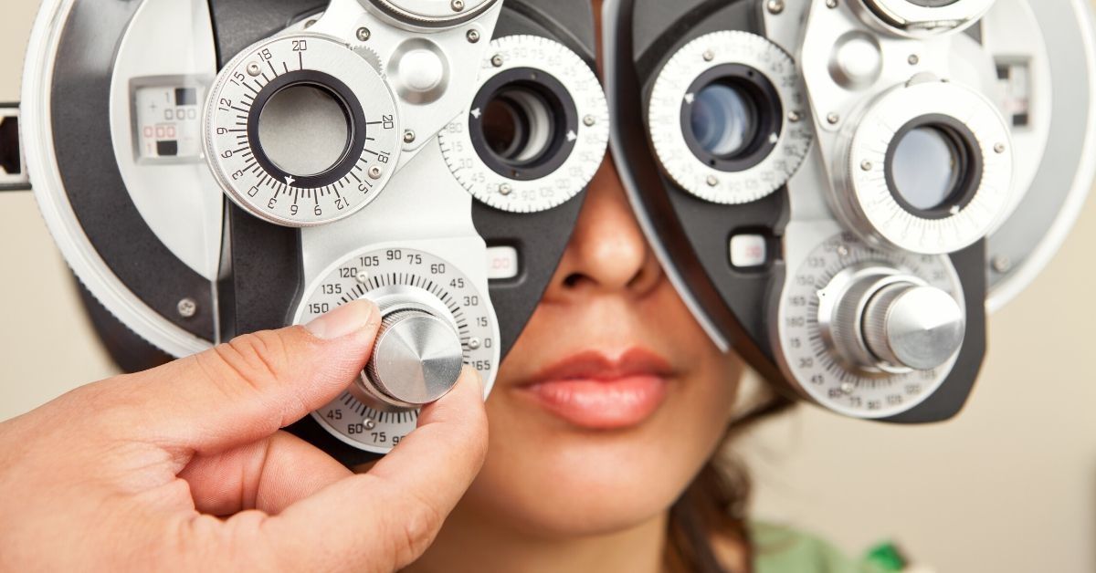 Woman Wonders If She's In The Wrong For Calling The Police After Her Optometrist Refused To Hand Over Her New Prescription