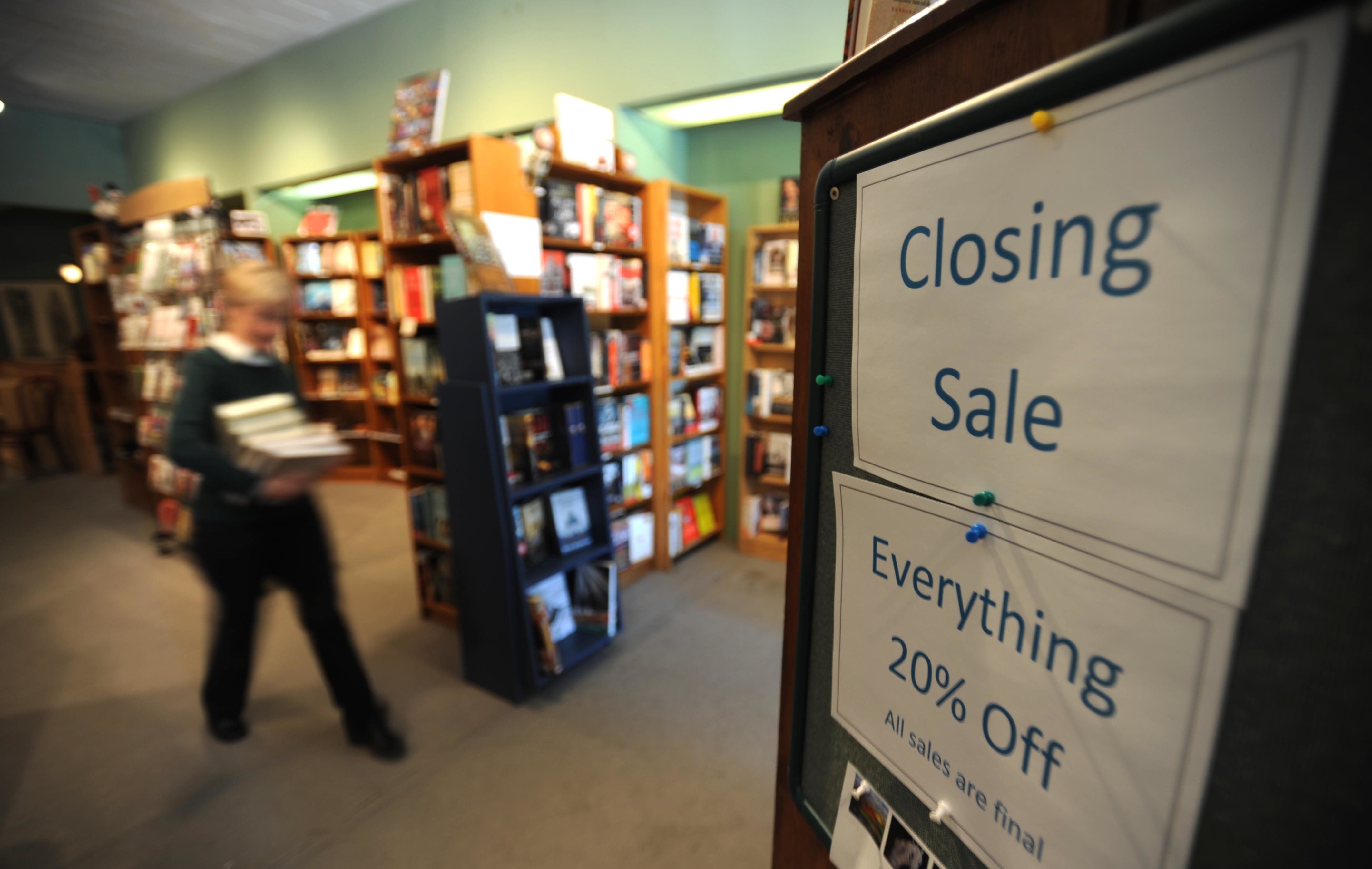 Polemica sulla legge che prova a fermare la strage dei librai