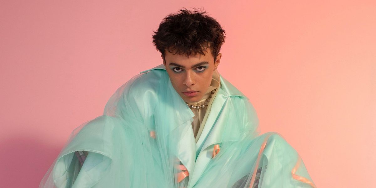 Watch Isaac Dunbar's "Makeup Drawer" Music Video PAPER