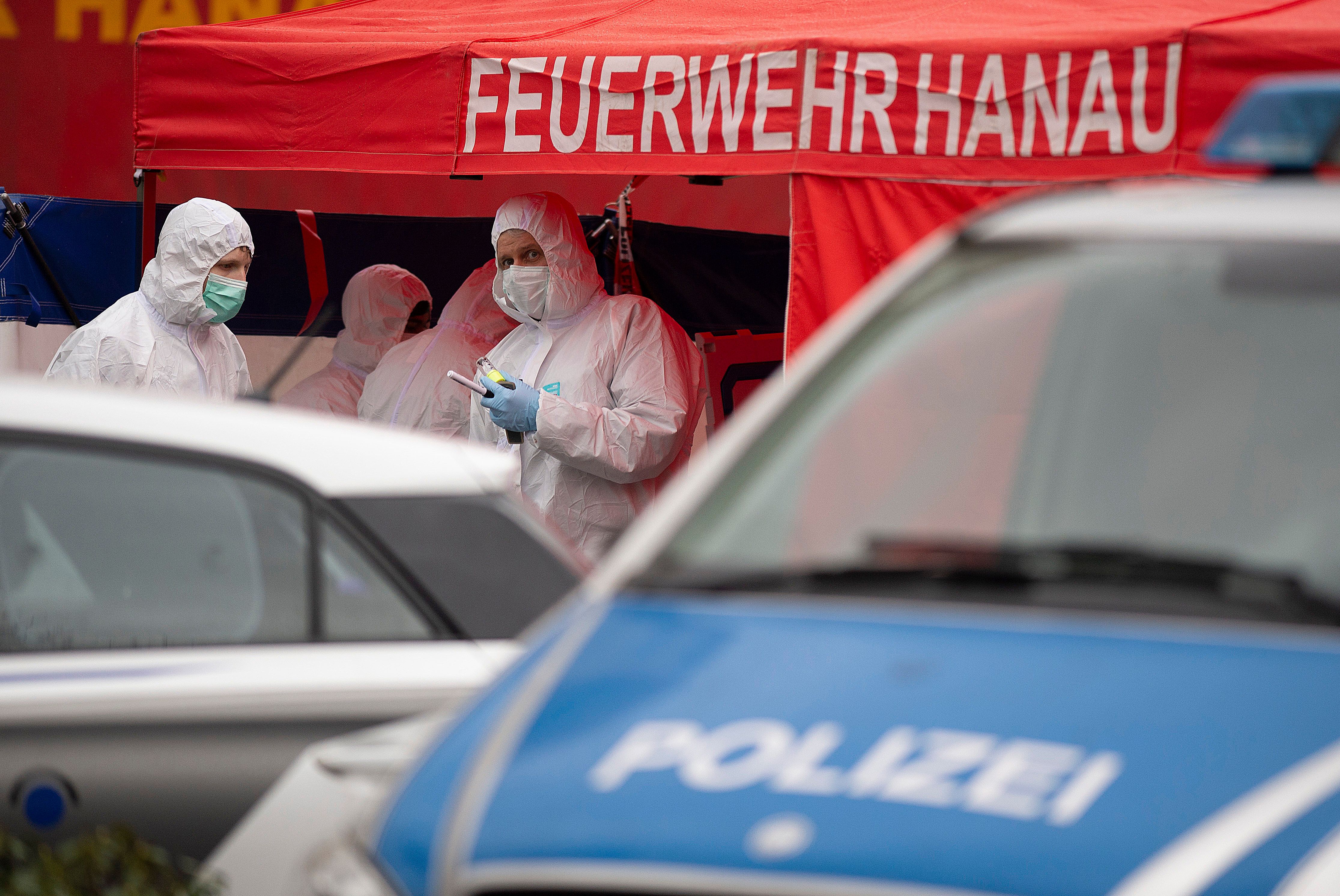 «Stranieri da sterminare». E ne ammazza 9