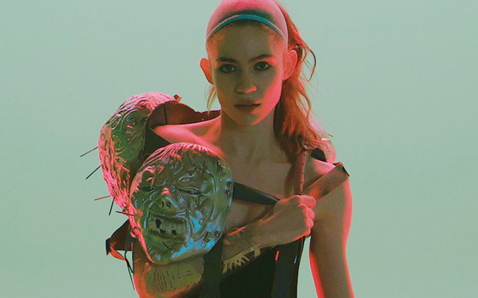 Grimes lizzy wizzy delicate weapon. Grimes Miss Anthropocene 2020. Grimes "Miss Anthropocene, CD". Grimes Miss Anthropocene 2020 обложка 500/500. Граймс фото с светящимся эмбрионом.