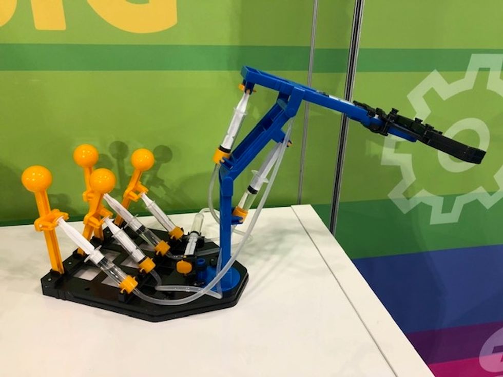 4M Mega-Hydraulic Arm