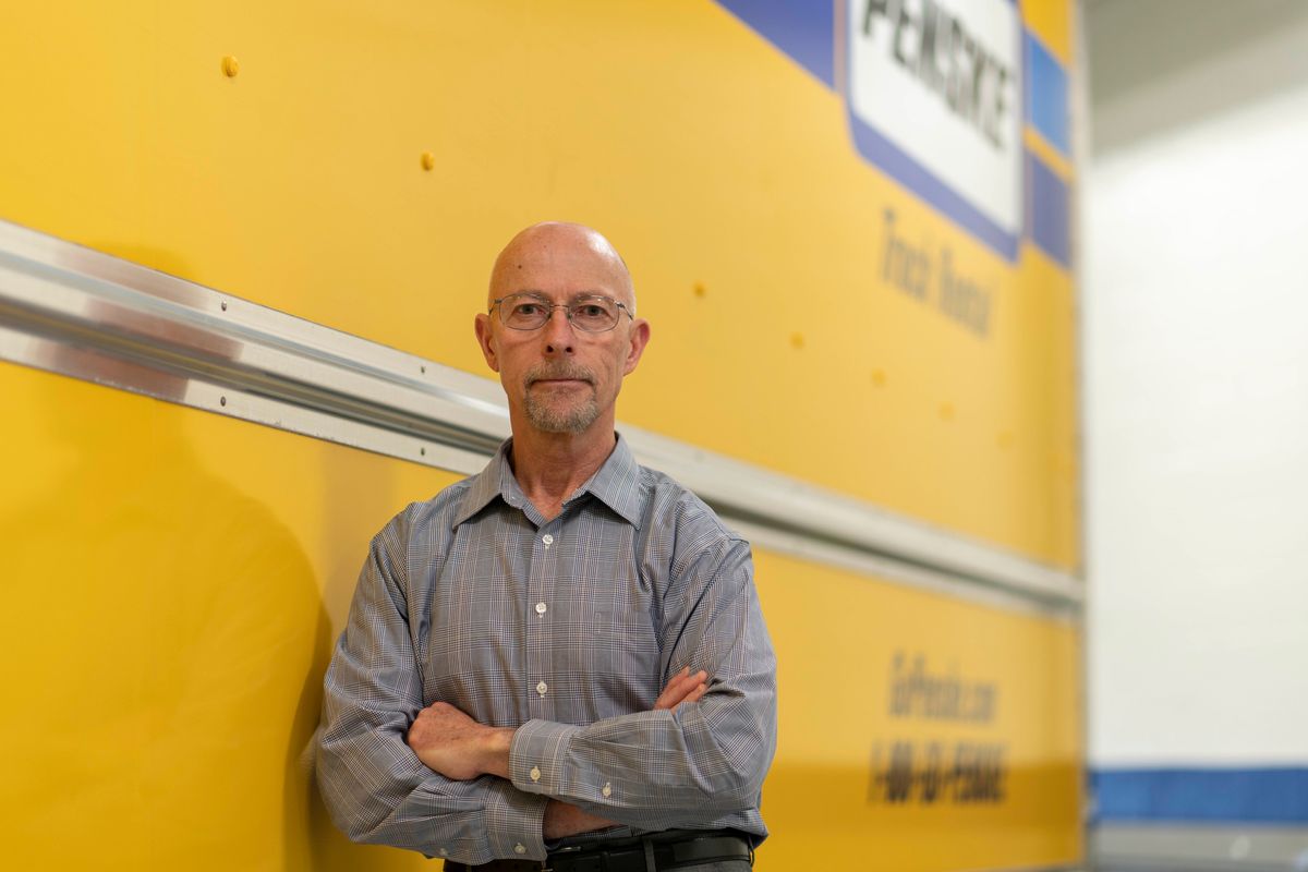 Penske Truck Leasing’s Mike Hasinec Received CCJ Magazine Maintenance Leadership Award
