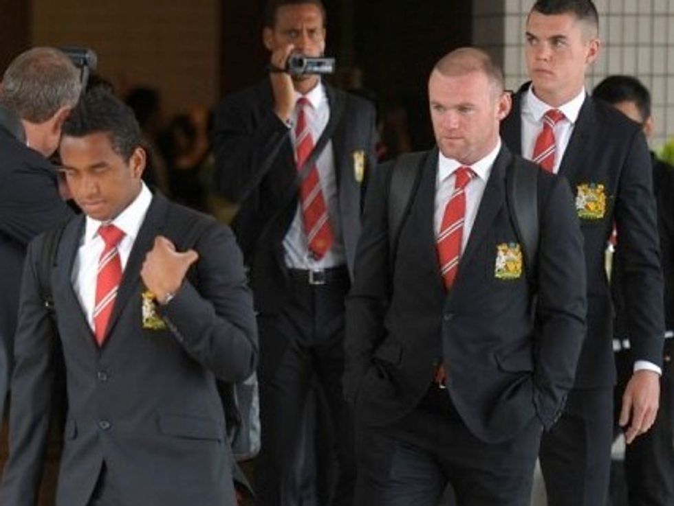 Hundreds Mob Manchester United As Asian Tours Start