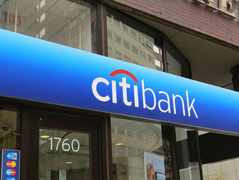 Guy Walks Into Citigroup Branch, Loses $40,000