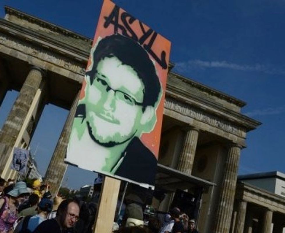 ‘Find A Safe Haven,’ Father Tells Snowden In Russia