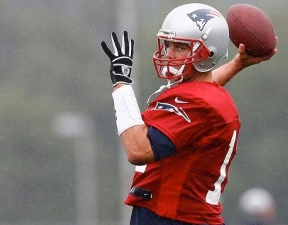 Patriots’ Brady In Injury Scare At Practice