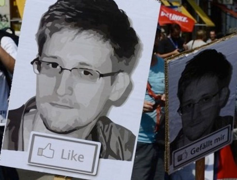 Snowden Says Not Represented By Dad Or His Lawyer