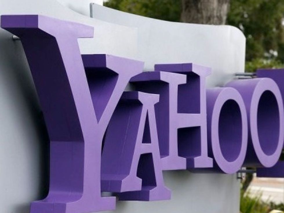 Yahoo Shares Gain As It Tops Web Traffic
