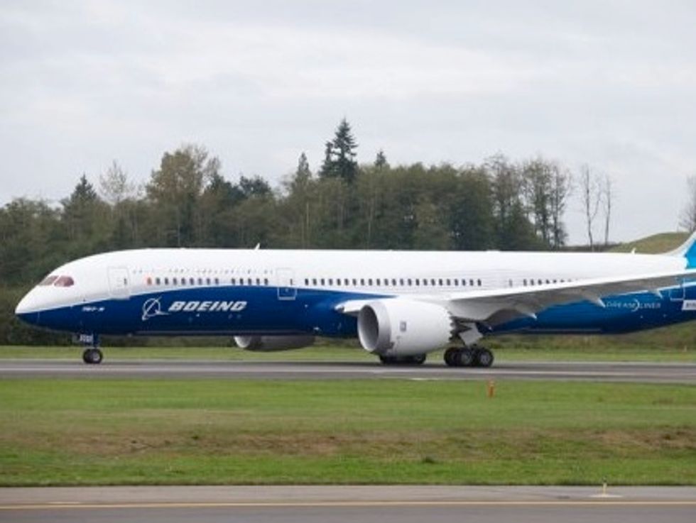 Boeing Q3 Profit Soars, Raises 2013 Forecast