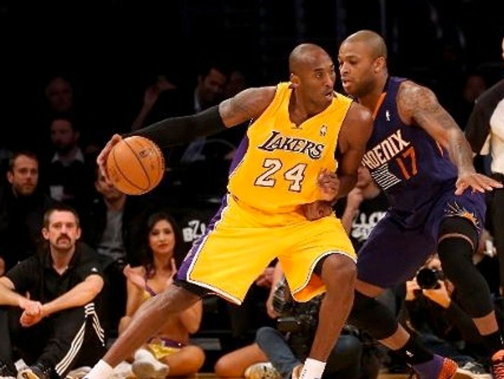 Kobe Bryant Scores 20 In NBA Loss To Suns