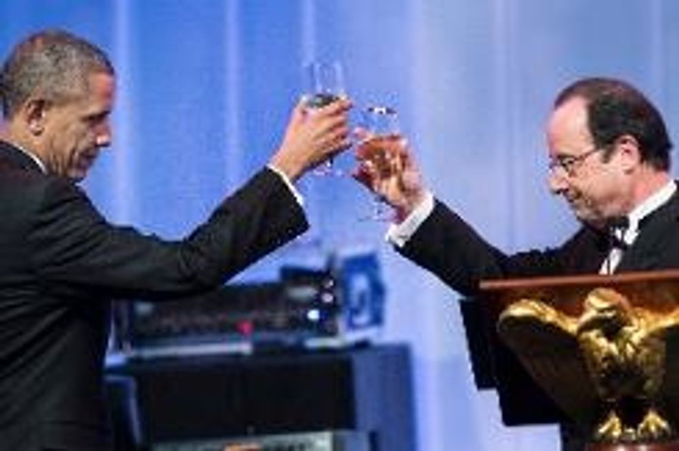 Obama Wines And Dines Solo Hollande
