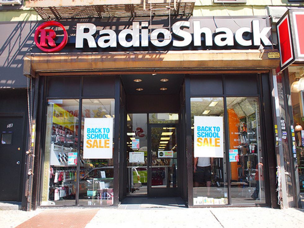 RadioShack Reports Big Loss, Will Close Up To 1,100 Stores