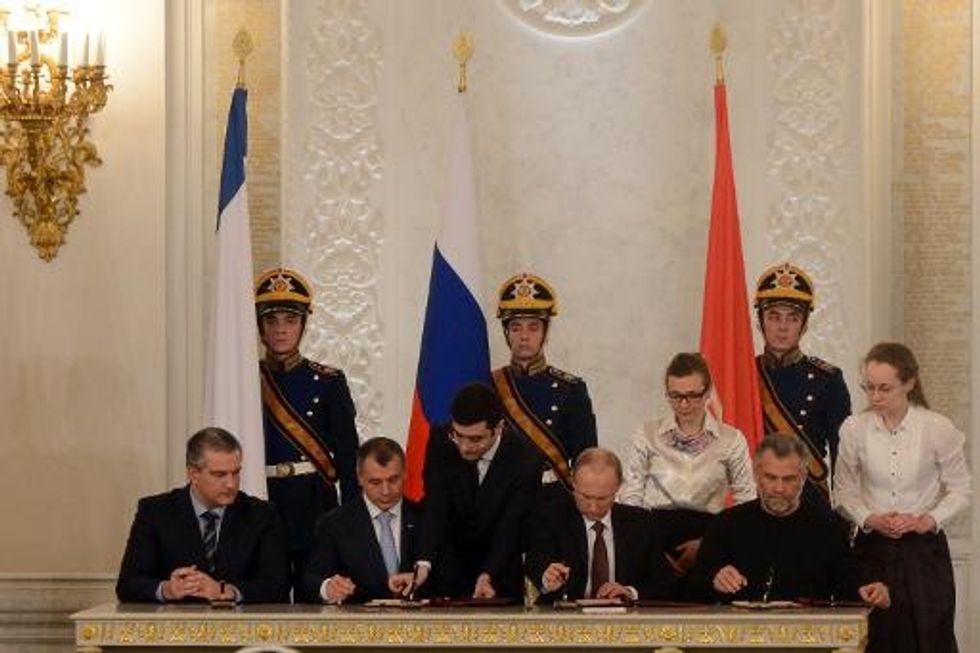 Putin Signs Treaty To Make Crimea Part Of Russia