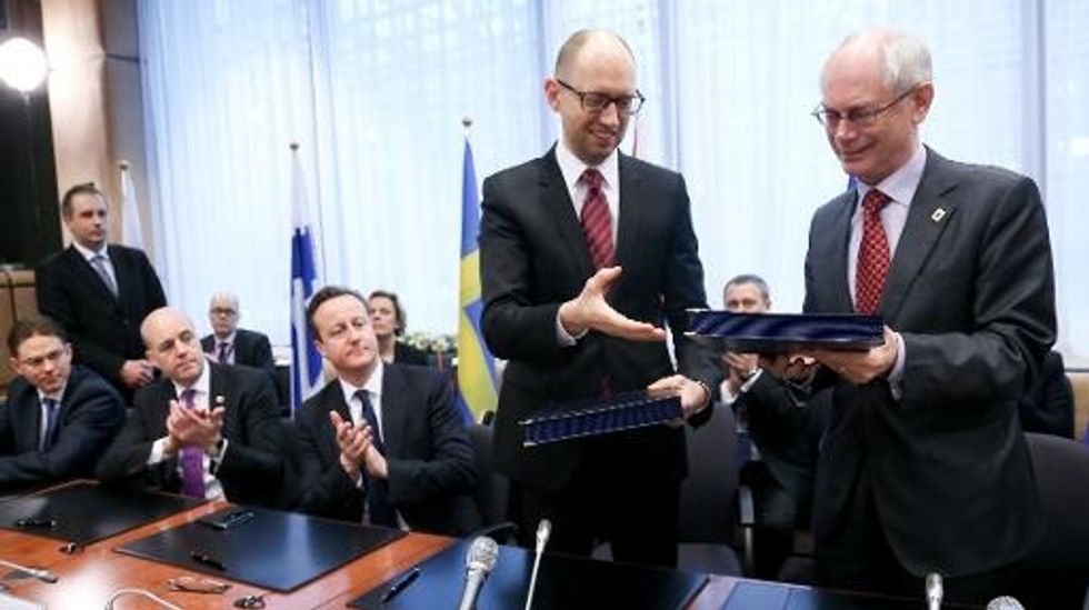 EU Seals Closer Ties With Ukraine, Sanctions Russia