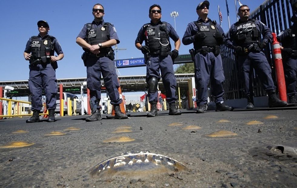 Mexican Vigilantes Won’t Disarm, Defying Government Order