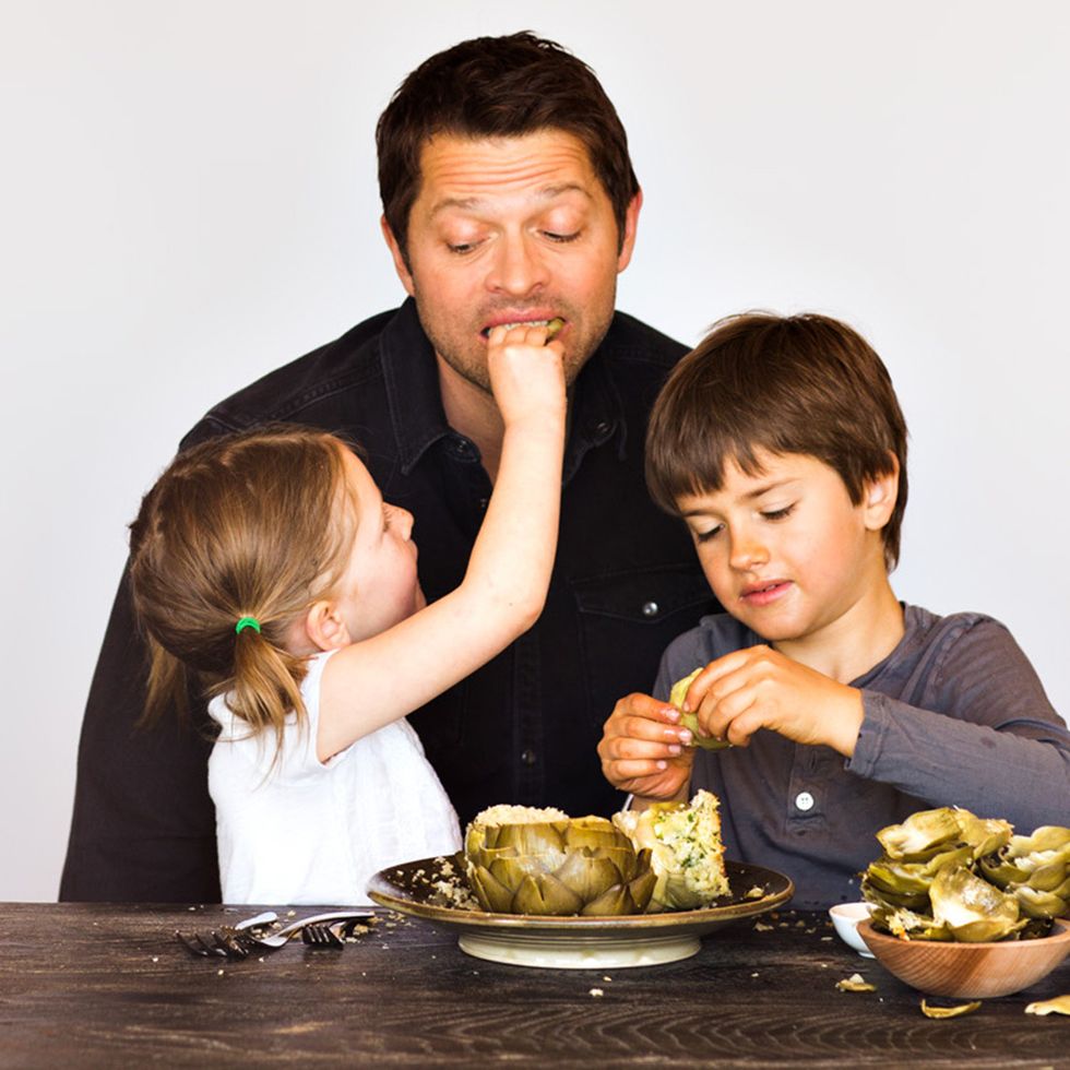 Misha Collins prepping a family meal with help from his kids.