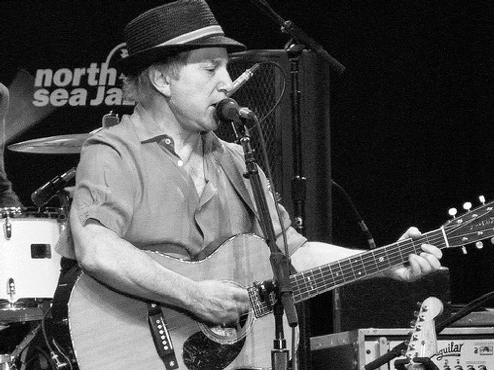 Paul Simon, Wife Edie Brickell Charged With Domestic Violence