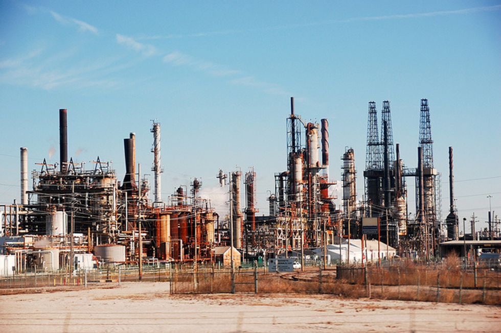 Study: Blacks, Latinos, Low-Income Live Closest To Dangerous Chemical Plants