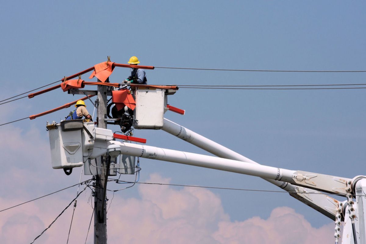 Electric professionals working