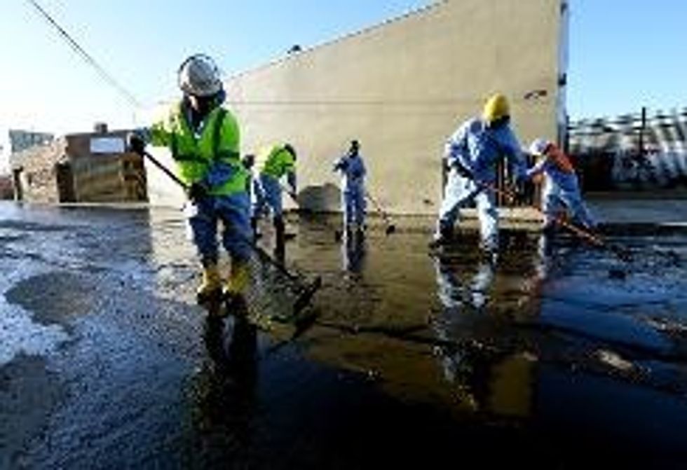 Ruptured Pipe Leaves 10,000 Gallons Of Oil On L.A. Streets