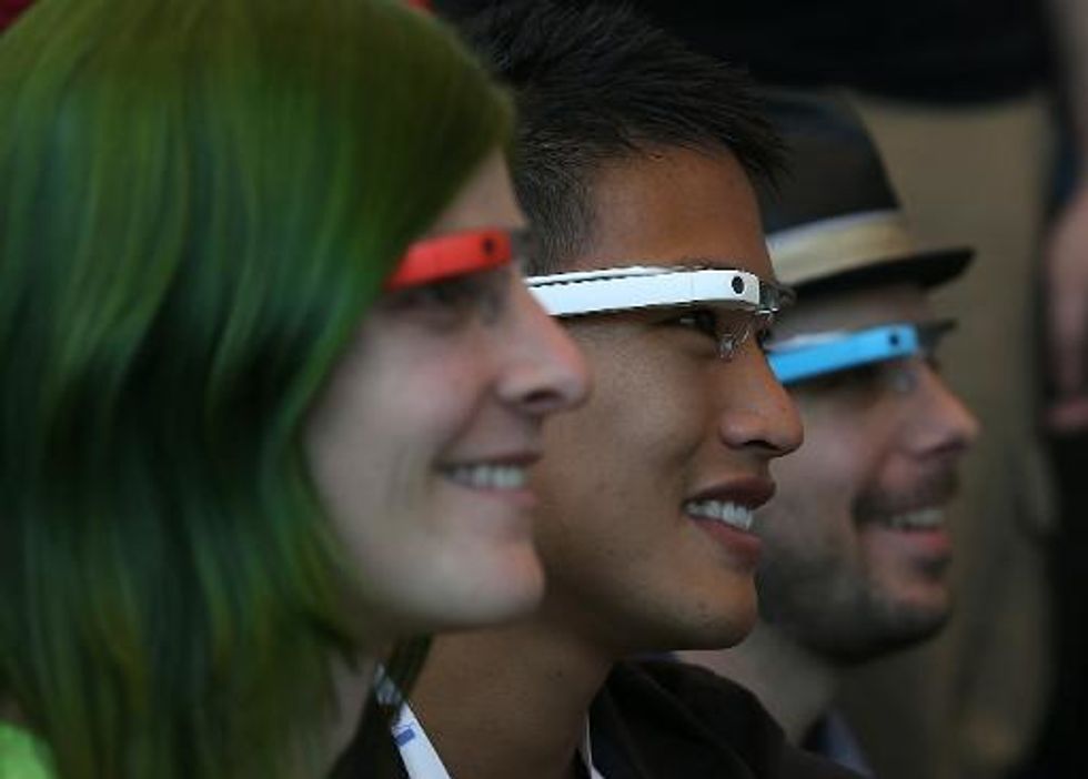 Illinois Lawmaker Wants To Outlaw Wearing Google Glass While Driving
