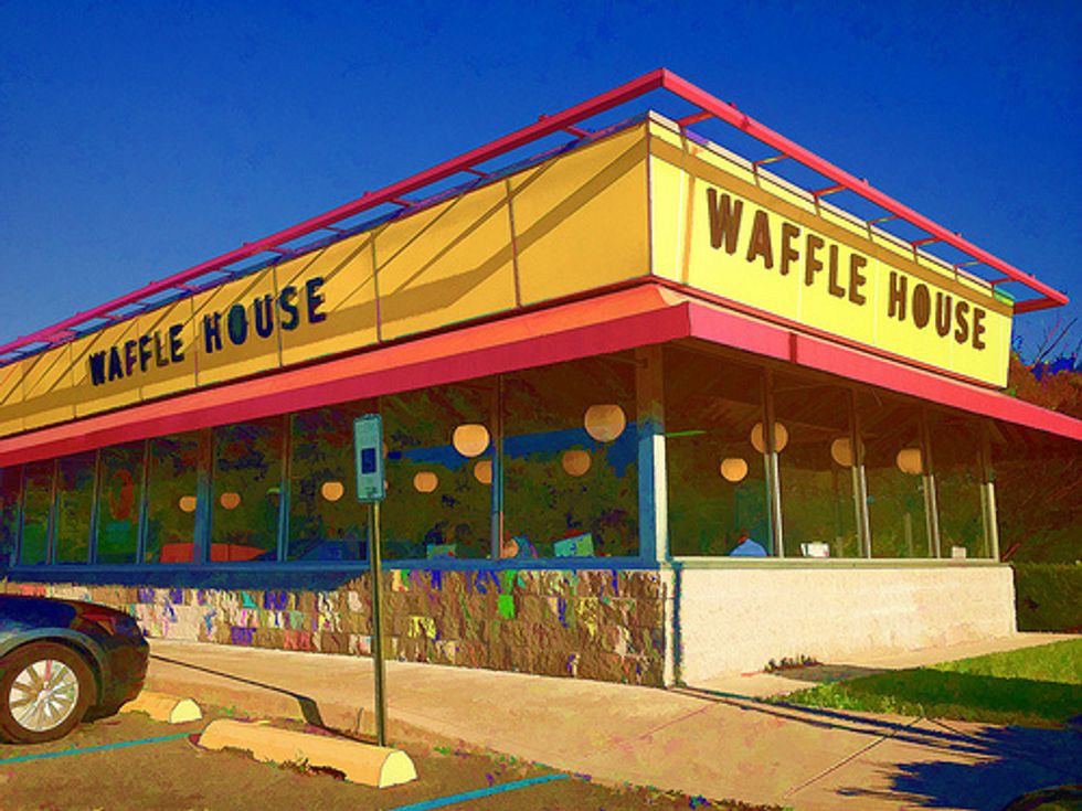 Waffle House Apologizes For Taking Waitress’ $1000 Tip