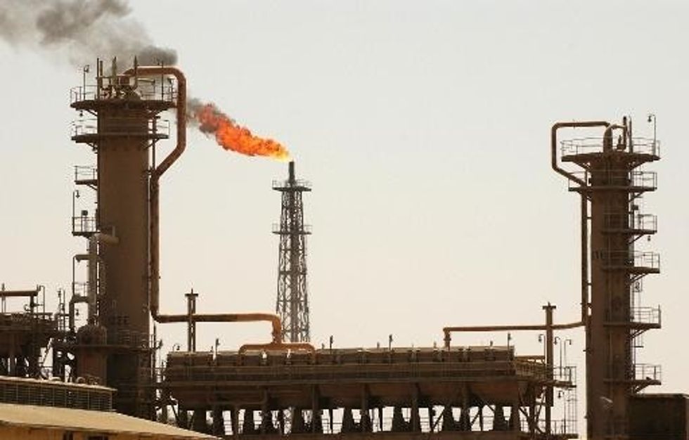 Oil Hits New Nine-Month Peak On Iraq Violence