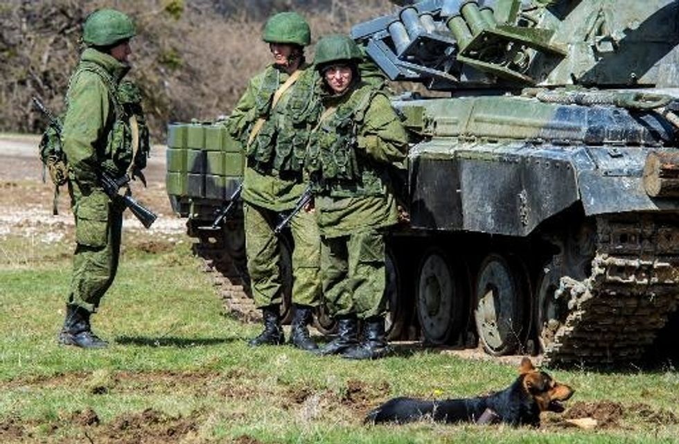 Russia Moving Troops To Ukraine Border, Pressuring Kiev On EU Pact