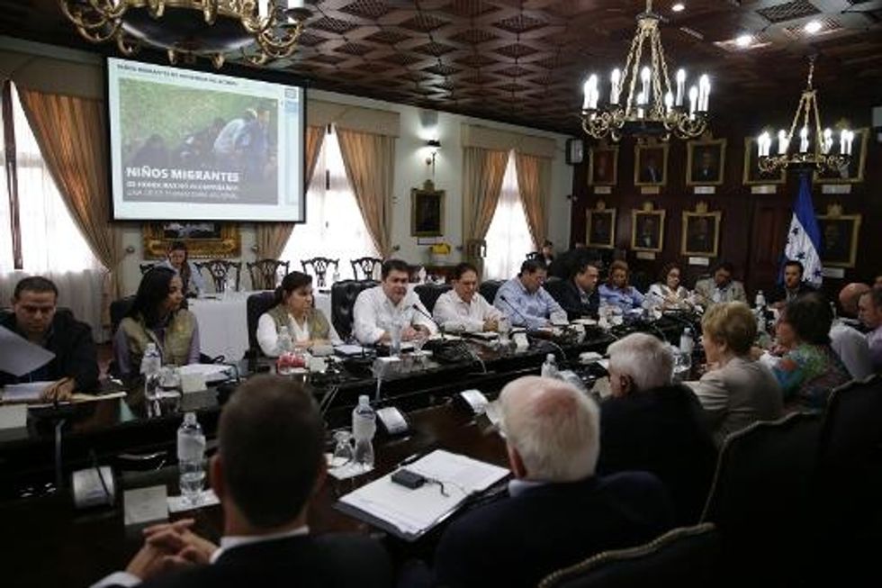 Honduras President, U.S. Lawmakers Discuss Migrant Crisis