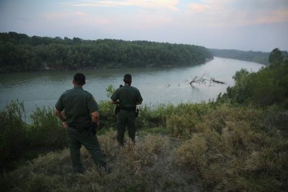 Militias Patrolling Texas Border Draw Scrutiny, Concern